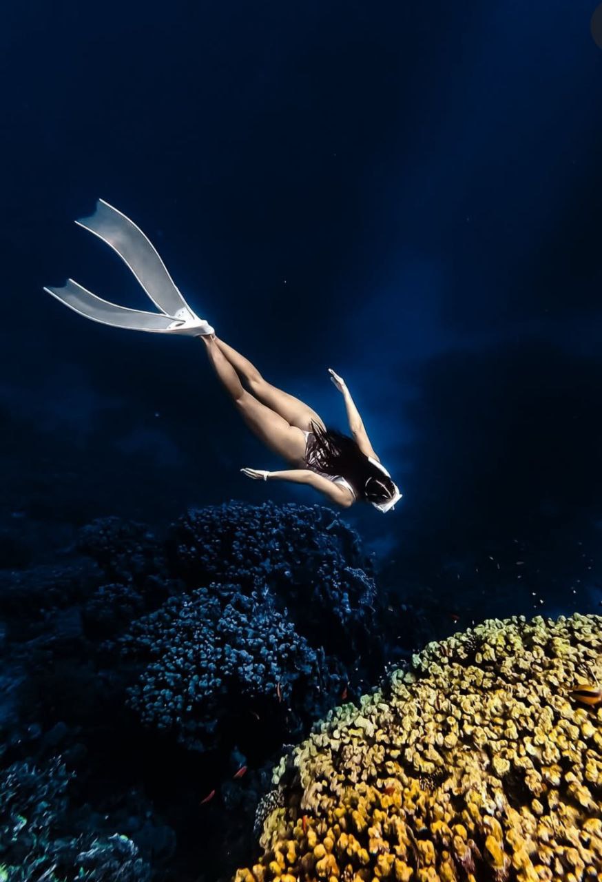 Подводная фотосессия в морских объятиях